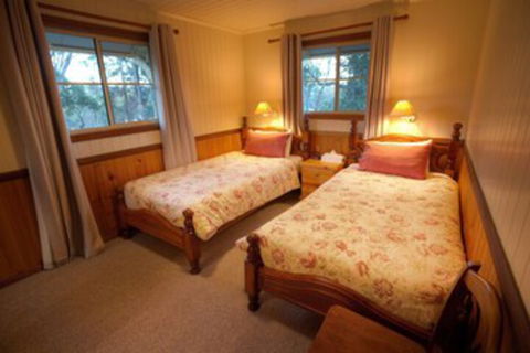 Accommodation Creek Cottages - Accommodation in Brisbane 0