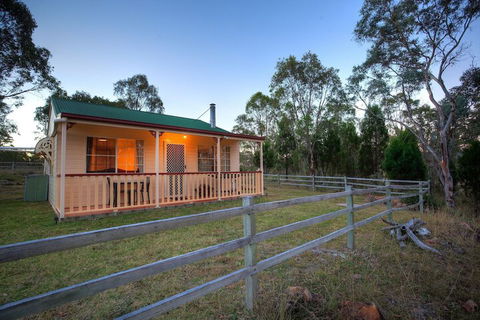 Accommodation Creek Cottages - Accommodation in Brisbane 4