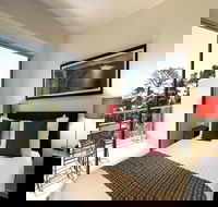 The Waves Apartments - Accommodation in Brisbane