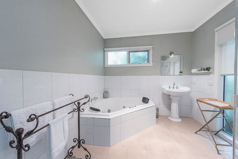 Amelina Cottages - Accommodation in Brisbane 2