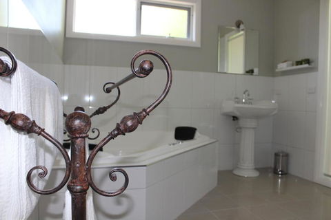 Amelina Cottages - Accommodation in Brisbane 3