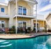 Seaside Spa Retreat - Accommodation in Brisbane