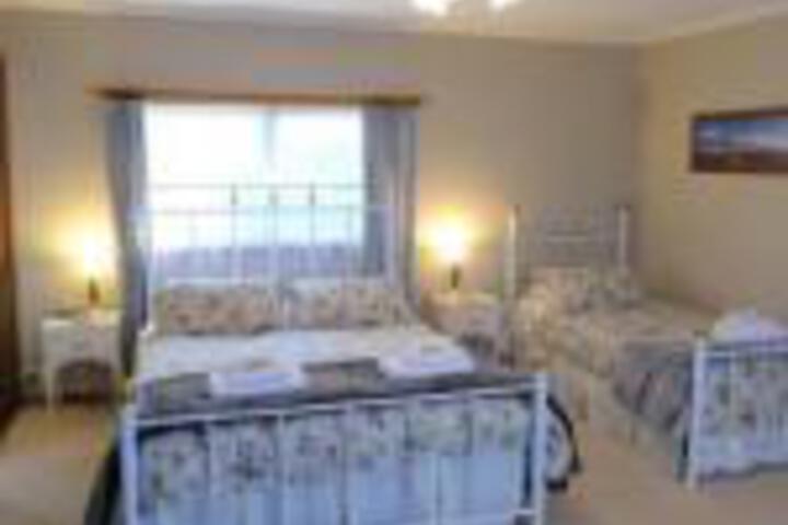 Kayena TAS Accommodation in Brisbane