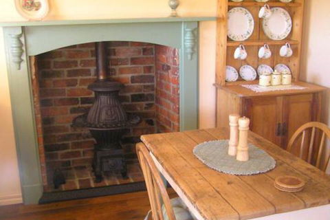 Valleyfield Cottage - Accommodation in Brisbane 1