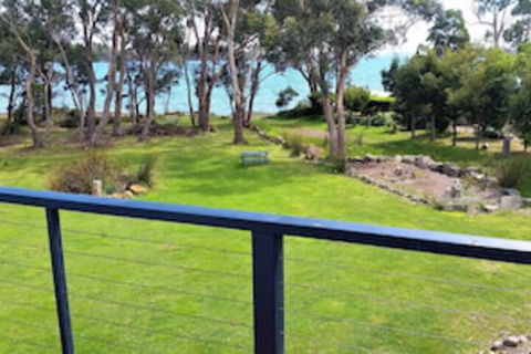 Four Seasons Waterfront Villas - Accommodation in Brisbane 0