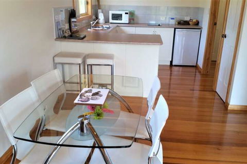 Four Seasons Waterfront Villas - Accommodation in Brisbane 4