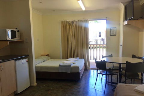 Inland Oasis Motel - Accommodation in Brisbane 4