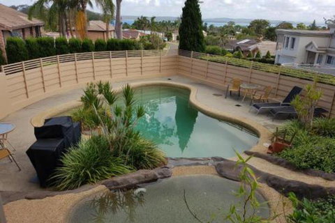 Corlette Poolside Getaway - Accommodation in Brisbane 3