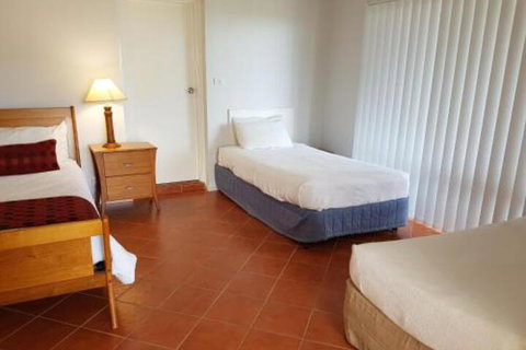 Corlette Poolside Getaway - Accommodation in Brisbane 2