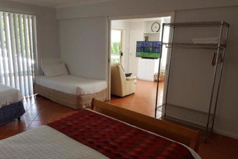 Corlette Poolside Getaway - Accommodation in Brisbane 6