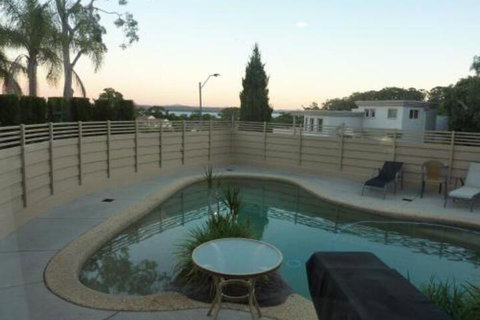Corlette Poolside Getaway - Accommodation in Brisbane 4