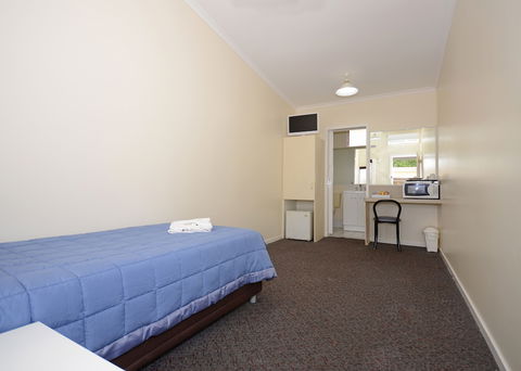 Ned Kelly's Motel - Accommodation in Brisbane 3
