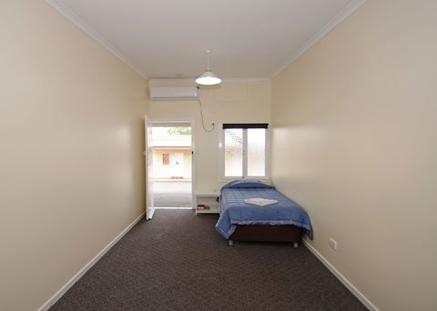 Ned Kelly's Motel - Accommodation in Brisbane 2