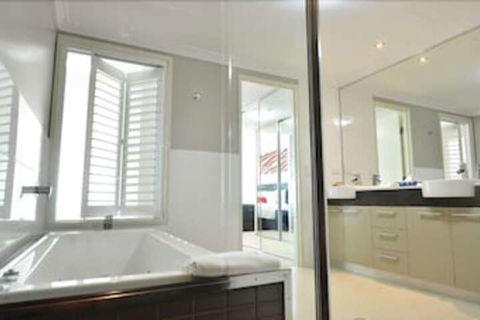C2 Esplanade Serviced Apartments - Accommodation in Brisbane 2