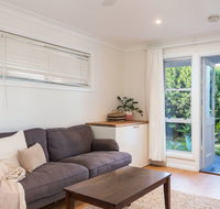 Surf Side Retreat - Accommodation in Brisbane
