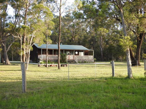 Wallaby Cottage Cute Accom In Bushland Setting - Accommodation in Brisbane 4
