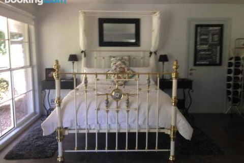 Whispers At Cedar Grove - Accommodation in Brisbane 3