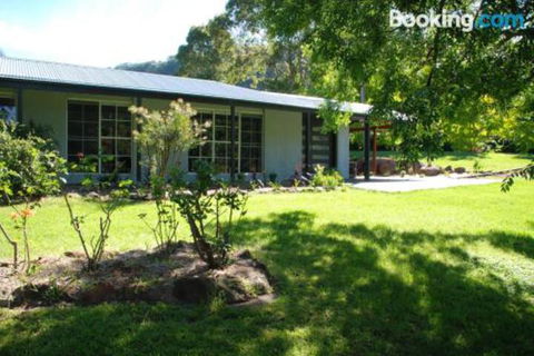 Whispers At Cedar Grove - Accommodation in Brisbane 6
