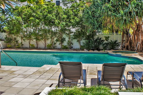 Indigo Blue Beachfront Apartments - Accommodation in Brisbane 2