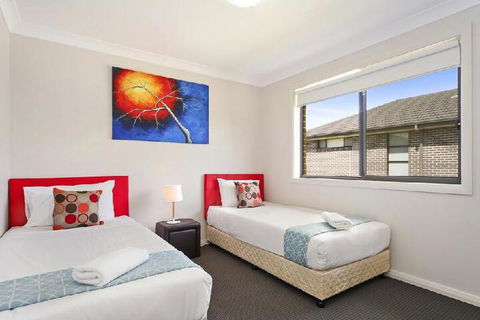 Serviced Houses Casula - Accommodation in Brisbane 4