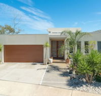 Currawong Close - Rejuvenate Stays - Accommodation in Brisbane