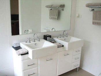 Nightingale Luxury Villas - Accommodation in Brisbane 3