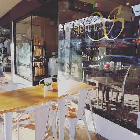 Sienna’s Pizzeria + Bar & Restaurant - Accommodation in Brisbane 0