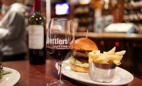 Settlers Tavern - Accommodation in Brisbane 11