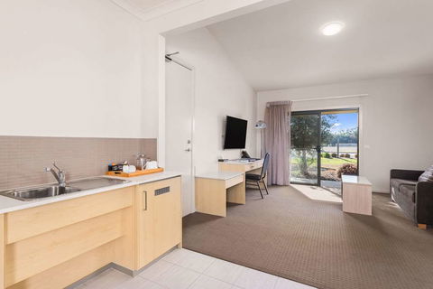 Quality Suites Point Cook Seasons 5 - Accommodation in Brisbane 16