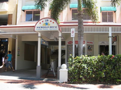 Macrossan House Boutique Holidays Apts - Accommodation in Brisbane 1