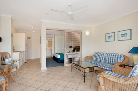 Macrossan House Boutique Holidays Apts - Accommodation in Brisbane 2
