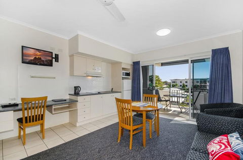 Madison Ocean Breeze - Accommodation in Brisbane 4