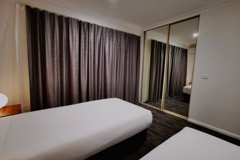 Governor Macquarie Motor Inn - Accommodation in Brisbane 9