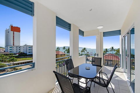 Madison Ocean Breeze - Accommodation in Brisbane 2