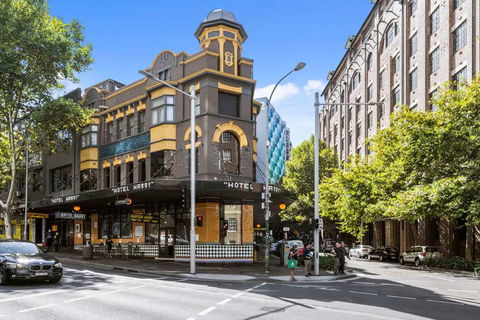 Hotel Harry, An Ascend Hotel - Accommodation in Brisbane 0
