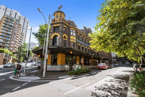 Hotel Harry, An Ascend Hotel - Accommodation in Brisbane 1