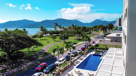 Holiday Inn Cairns Harbourside - Accommodation in Brisbane 1