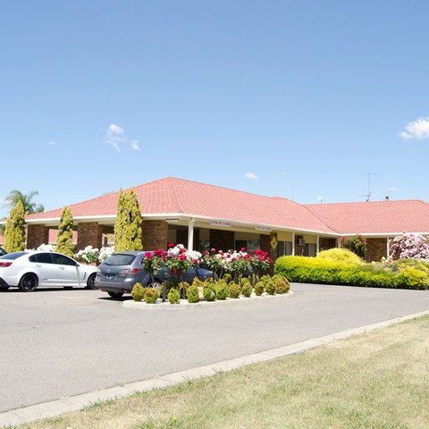 Pines Country Club Motor Inn - Accommodation in Brisbane 0