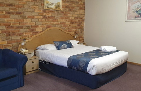 Pines Country Club Motor Inn - Accommodation in Brisbane 2