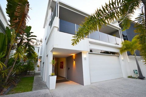 Alex Beach House - Accommodation in Brisbane 0