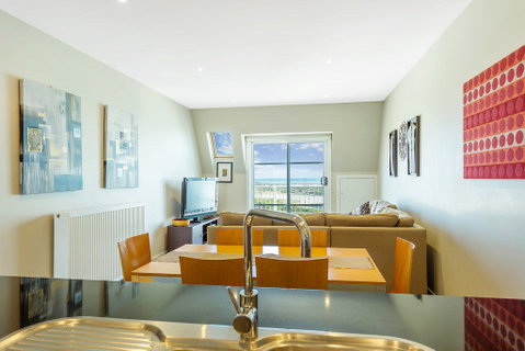 Deep Blue Hotel & Hot Springs - Accommodation in Brisbane 1