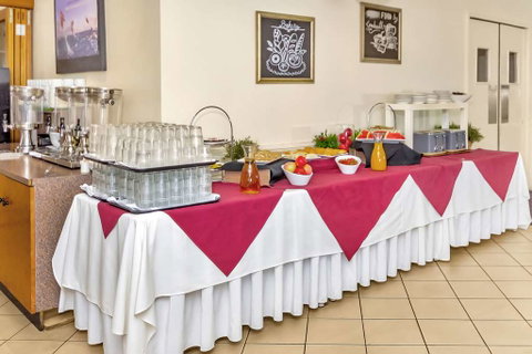 Comfort Inn & Suites Goodearth - Accommodation in Brisbane 9