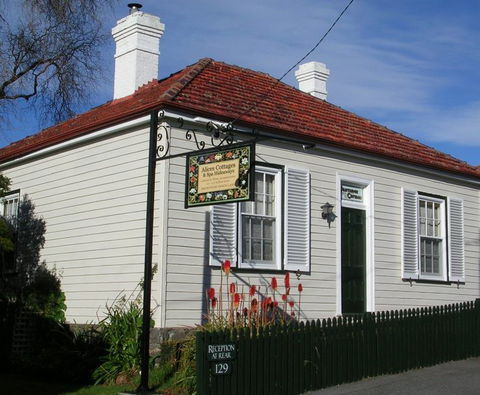 Alice's Cottages - Accommodation in Brisbane 0