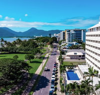 Holiday Inn Cairns Harbourside