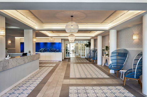 The Beachcomber Hotel & Resort - Accommodation in Brisbane 1