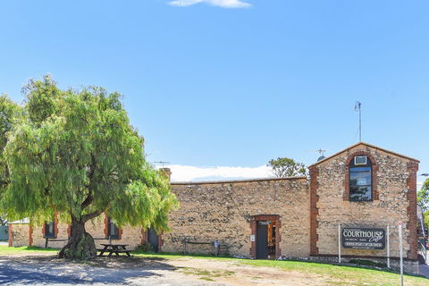 Wellington Courthouse - Accommodation in Brisbane 8
