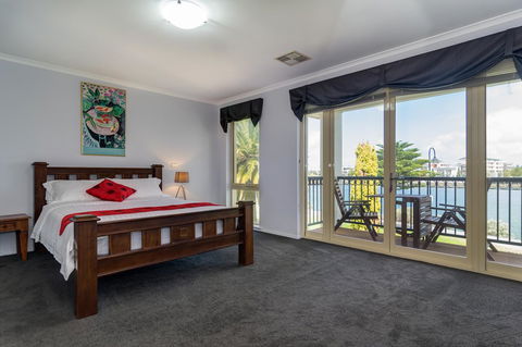 Port Adelaide Harbourside House - Accommodation in Brisbane 6