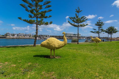 Port Adelaide Harbourside House - Accommodation in Brisbane 11
