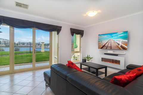 Port Adelaide Harbourside House - Accommodation in Brisbane 2
