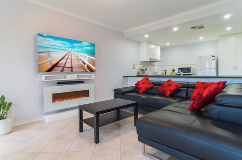 Port Adelaide Harbourside House - Accommodation in Brisbane 3
